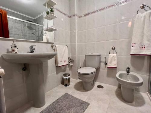 A bathroom at Casa adosada en Argoños