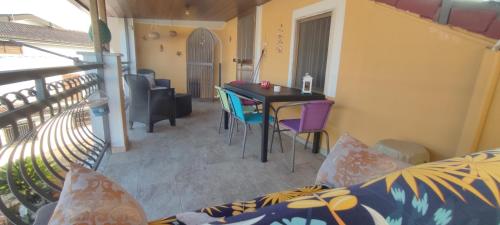 a living room with a table and a dining room at B&B Nonna Antonietta in Sibari