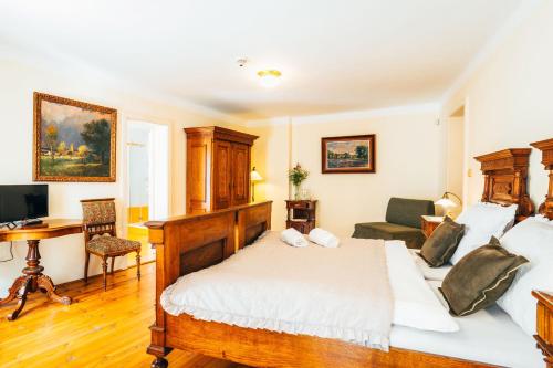 a bedroom with a bed and a desk and a computer at Sv. Hubertus in Český Krumlov