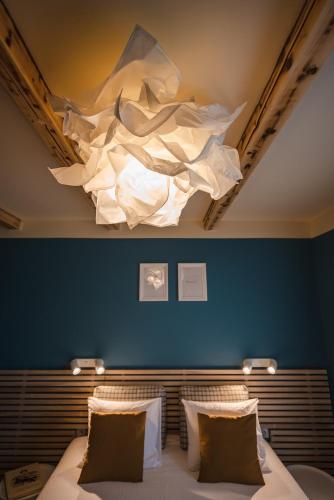 Postel nebo postele na pokoji v ubytování La Mesteceni & Loc cu Stări de Bine, SPA adult only