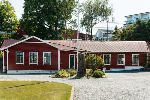 a red building with a red roof at VILLA BRATTHOLMEN in Brattholmen