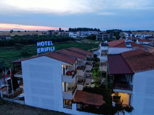 un cartel de alquiler de hotel en la parte superior de un edificio en Erifili House, en Kallithea Halkidikis