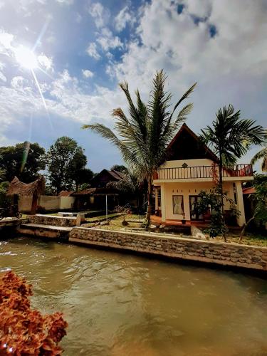 Permandangan sungai dekat dengan rumah tamu ini