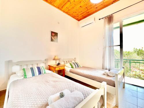 A bed or beds in a room at Astra Beach House by DadoVillas