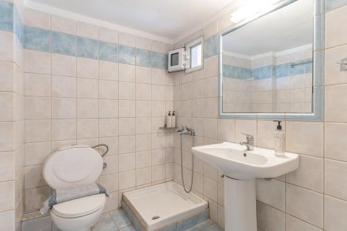 a bathroom with a toilet and a sink at Erifili Kallithea in Kallithea Halkidikis