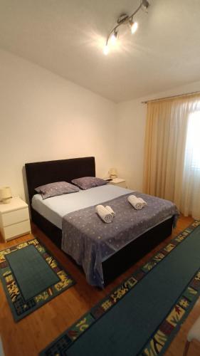 Postel nebo postele na pokoji v ubytování APARTMAN Tino KUSTIĆ 2