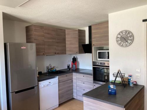 Zdjęcie z galerii obiektu Appartement Duplex Les Orres 1800 pour 8 personnes aux pieds des pistes avec ménage et une place de parking inclus w mieście Les Orres