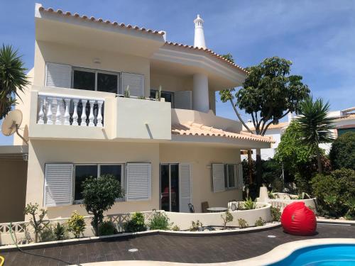 a house with a swimming pool in front of it at Vila Luisa Anabela Piscine et Jacuzzi only family in Albufeira