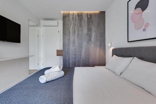 Ένα ή περισσότερα κρεβάτια σε δωμάτιο στο Villa T, spacious with heated pool, hot tub & sauna