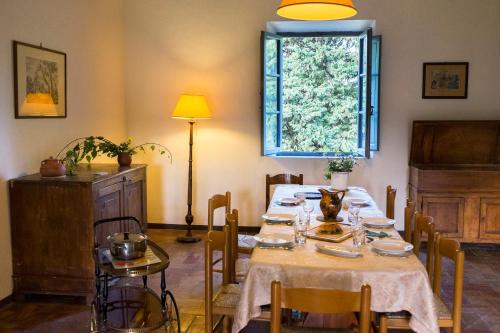 a dining room with a table and a window at Palazzo Di Piero in Sarteano