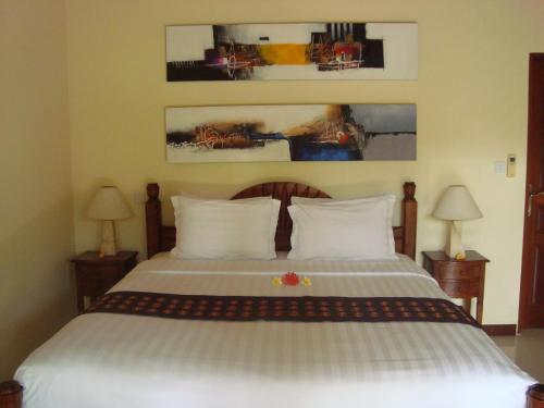 Postel nebo postele na pokoji v ubytování Bali Emerald Villas