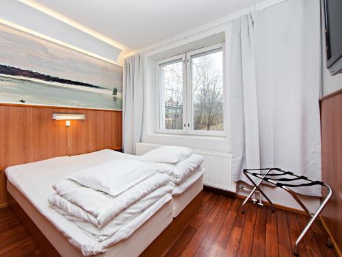 Tempat tidur dalam kamar di Omena Hotel Turku Humalistonkatu