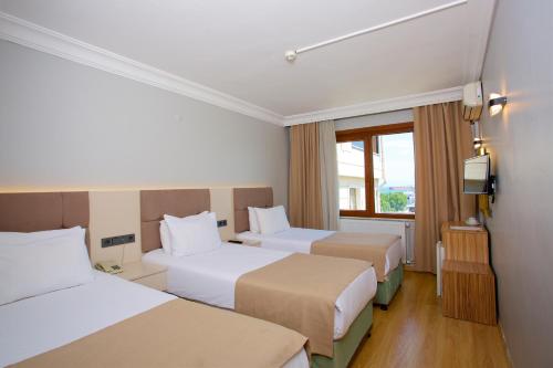 Postel nebo postele na pokoji v ubytování Grand Ant Hotel