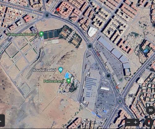 mapa miasta z zielonymi światłami drogowymi w obiekcie appartement cosy à Marrakech w Marakeszu