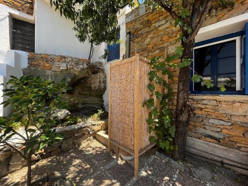 Κήπος έξω από το Cycladic House KRIOS with a Pool and 2min from the beach