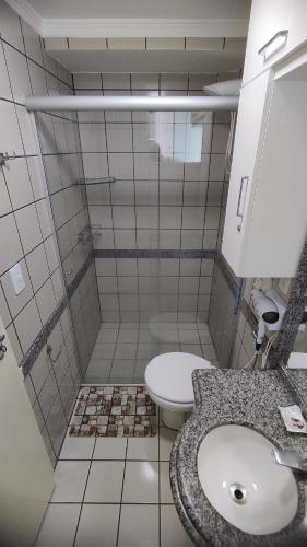 a small bathroom with a toilet and a sink at Flat DiRoma perto do Hot Park in Rio Quente