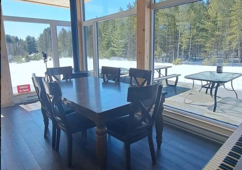 a dining room with a table and chairs at Les Chalets Double K # 2 in Saint-Alexis-des-Monts