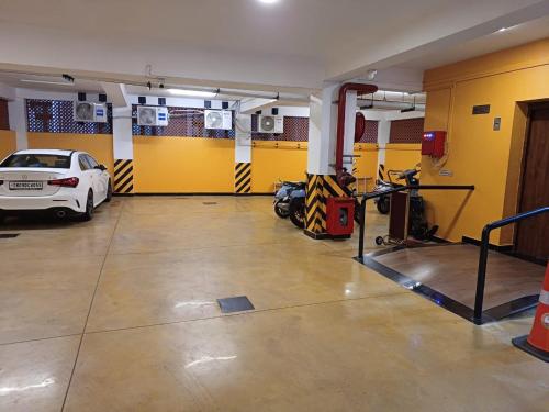 a garage with a white car parked in it at Palais de Pondichéry in Puducherry