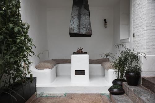 a white bench in a room with plants at pieuX in Montreuil-sur-Mer
