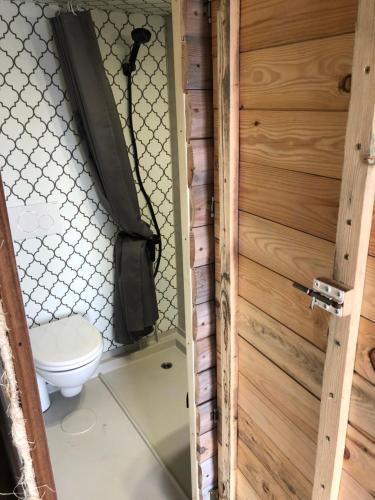 a bathroom with a toilet and a door at Radaczowa Chatka 
