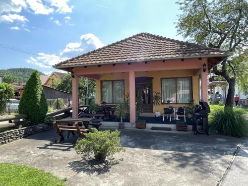 Das Gebäude in dem sich die Ferienwohnung befindet