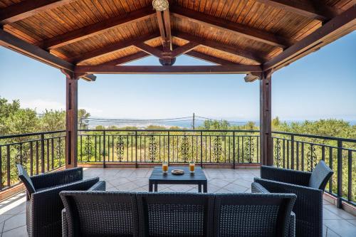 Villa Silva, Garden & Sea View, 3 BR, -10 min drive from center