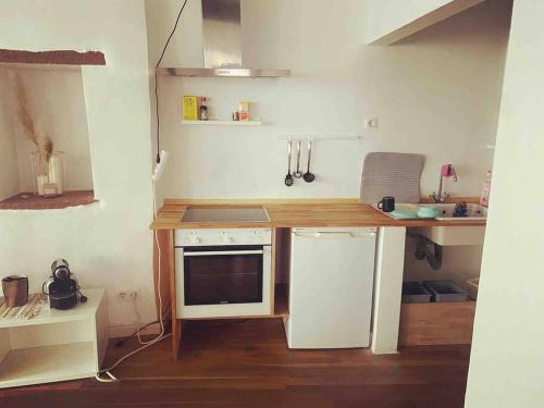 a small kitchen with a counter and a microwave at Ferienwohnung in maison de grès in Klingenmünster