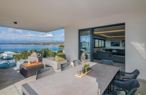 Malipe Penthouse with Sea View