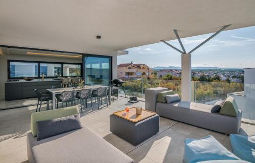 Malipe Penthouse with Sea View