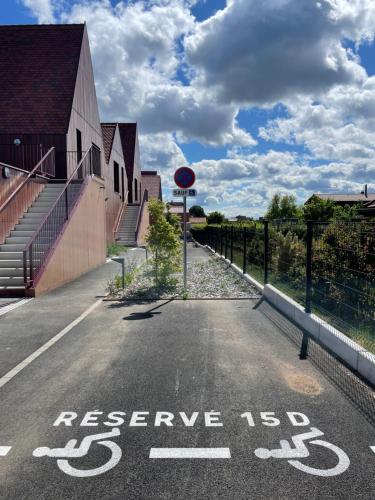 a road with a sign that says rescue is closed at Appartements de Manon au cœur des vignes in Kientzheim
