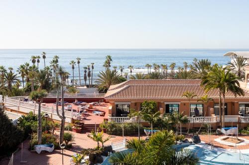Apartment Playa Las Vistas with breathtaking sea view, only 100 m to the sea, heated pool, aircondition, wifi