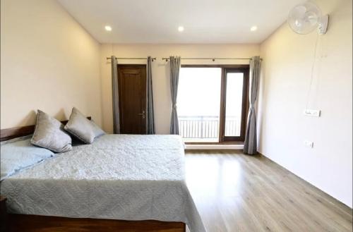 A bed or beds in a room at Farm Stay in Neemrana I 3 BHK with Pool & Chef I Close to Nature - Poshpad