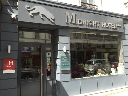 a storefront of a midnight hotel with an elephant in the window at Midnight Hôtel Paris in Paris