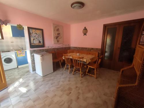 a kitchen and dining room with a table and chairs at Isola del Giglio Casa Cecilia GIGLIO Porto loc Monticello in Isola del Giglio