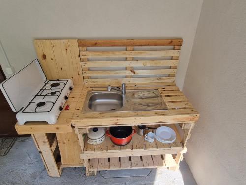 Kuchyň nebo kuchyňský kout v ubytování GLAMPING HOUSE ˇVITAˇ