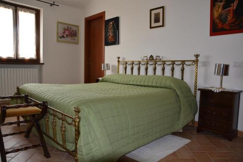 A bed or beds in a room at Nonna Alda
