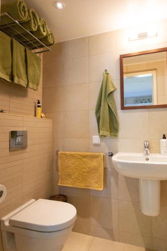 Ένα μπάνιο στο Allee Apartments