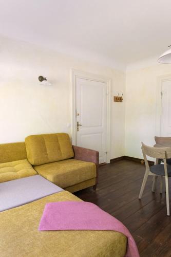 Χώρος καθιστικού στο Allee Apartments