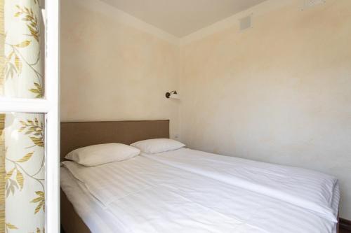 Ένα ή περισσότερα κρεβάτια σε δωμάτιο στο Allee Apartments