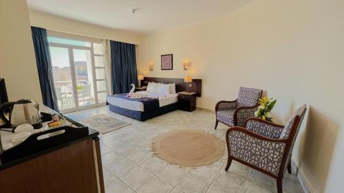 Una cama o camas en una habitación de Sharm Reef Hotel