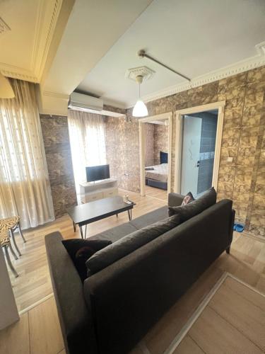 TV a/nebo společenská místnost v ubytování kızıl apart