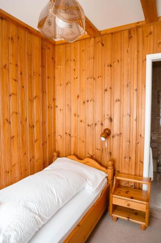 Letto o letti in una camera di Parkhotel Beatenberg