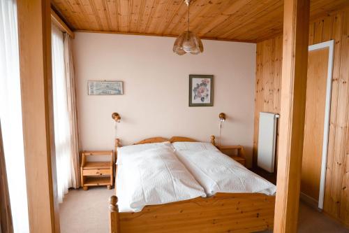 Letto o letti in una camera di Parkhotel Beatenberg