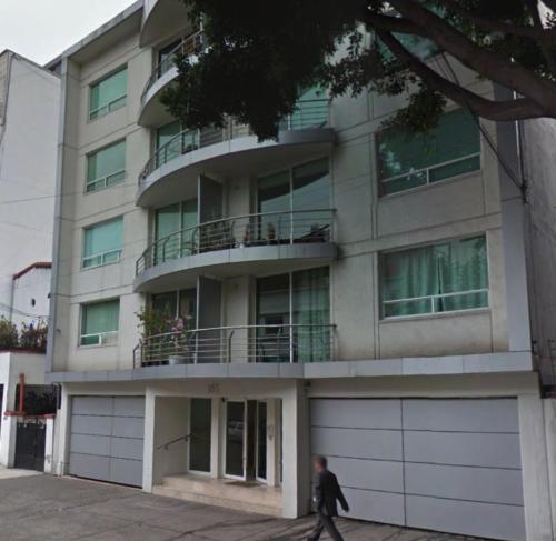 a man walking in front of a building at Excelente departamento en la Condesa in Mexico City