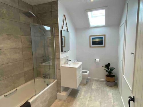 Vannituba majutusasutuses Foundry cottage