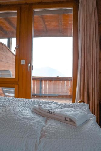 Letto o letti in una camera di Parkhotel Beatenberg