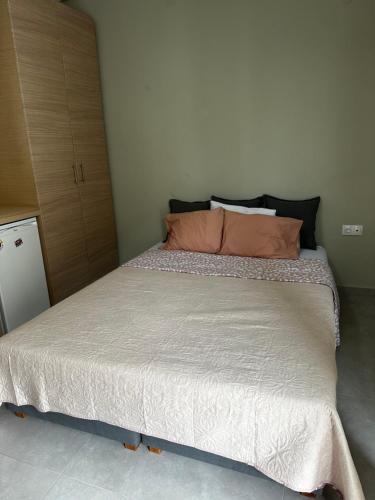 a bedroom with a large bed with orange pillows at Apartment GM in Neoi Epivates