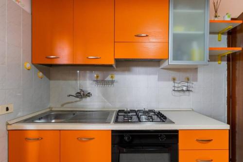 ORANGE HOUSE – Photos 3