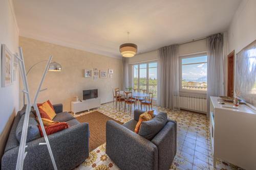 Attico con Terrazza e Piscina – Photos 2