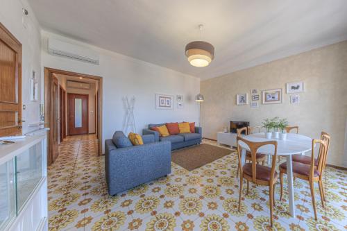 Attico con Terrazza e Piscina – Photos 3
